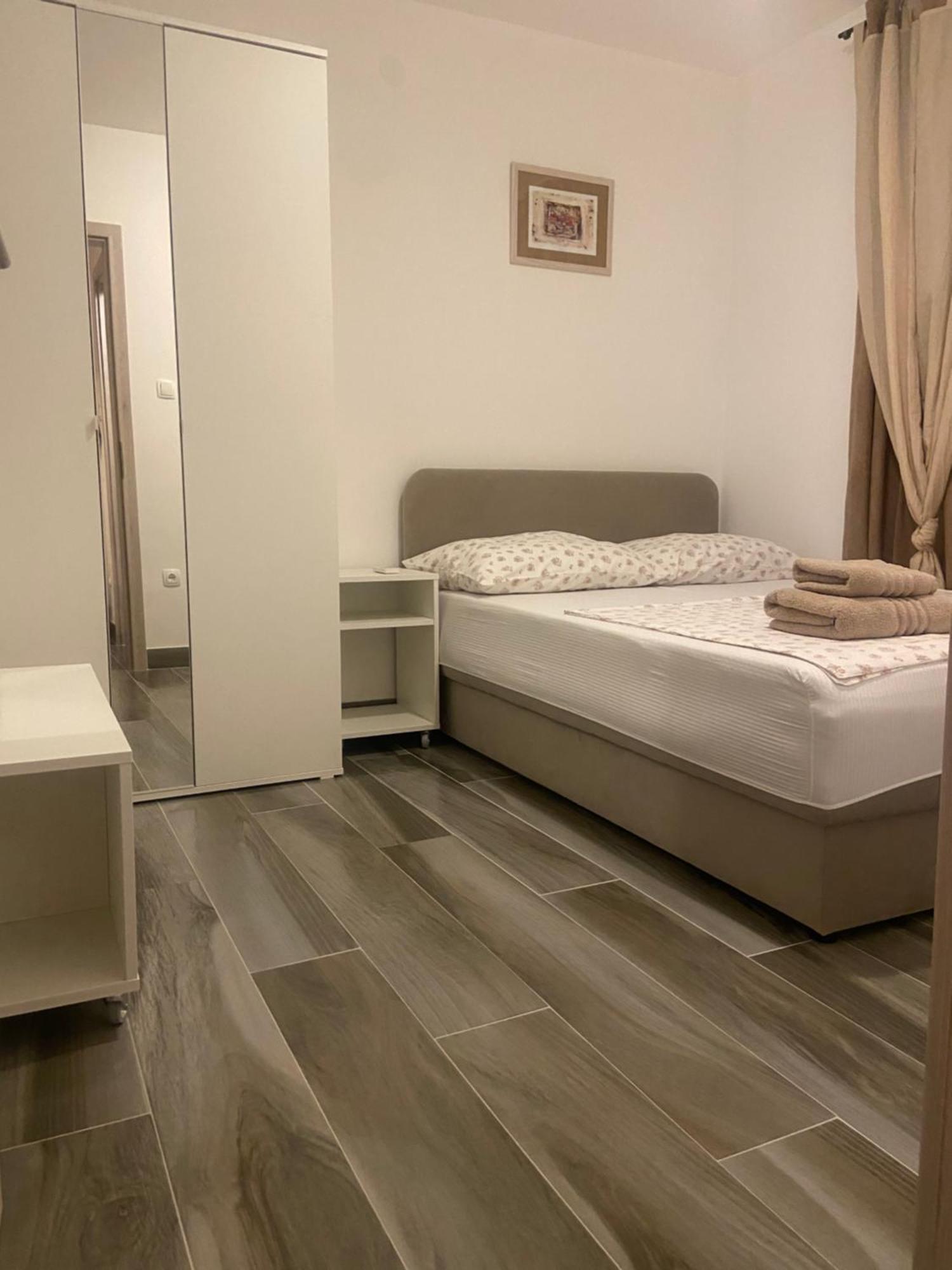 Apartments Simoneta Malinska Extérieur photo