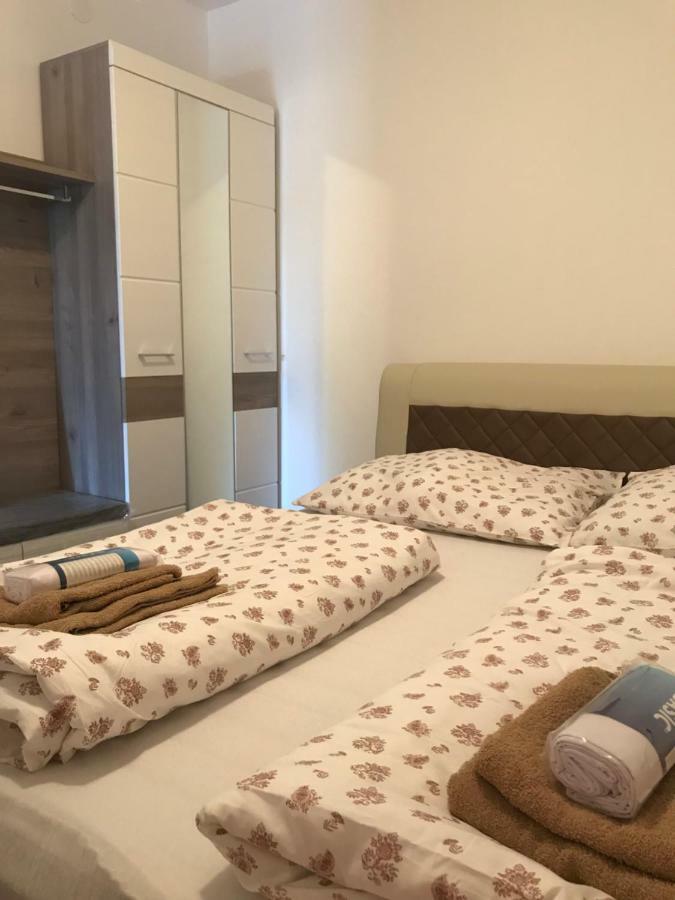 Apartments Simoneta Malinska Extérieur photo